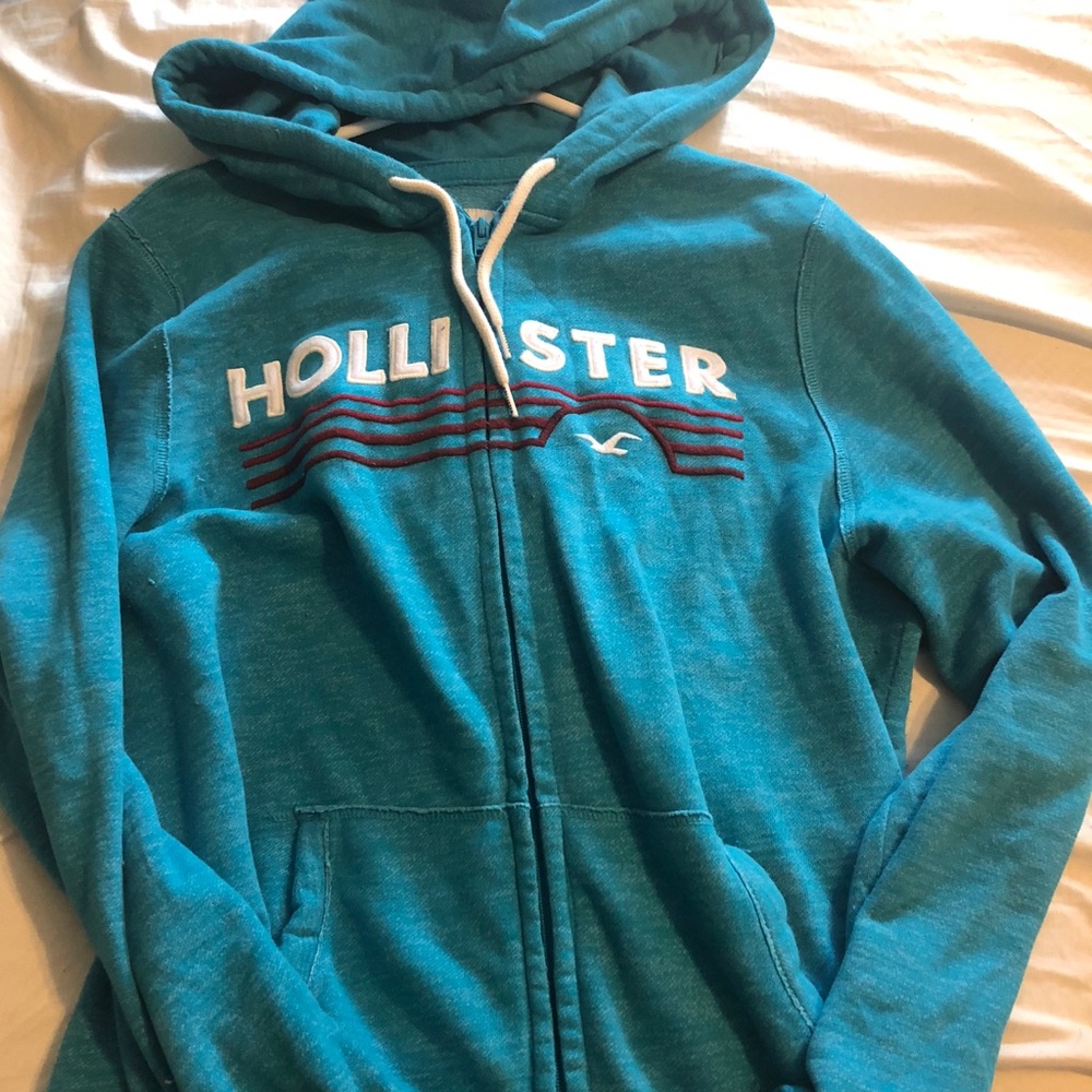 Hollister zip up hoodie💪🏻new condition💪🏻